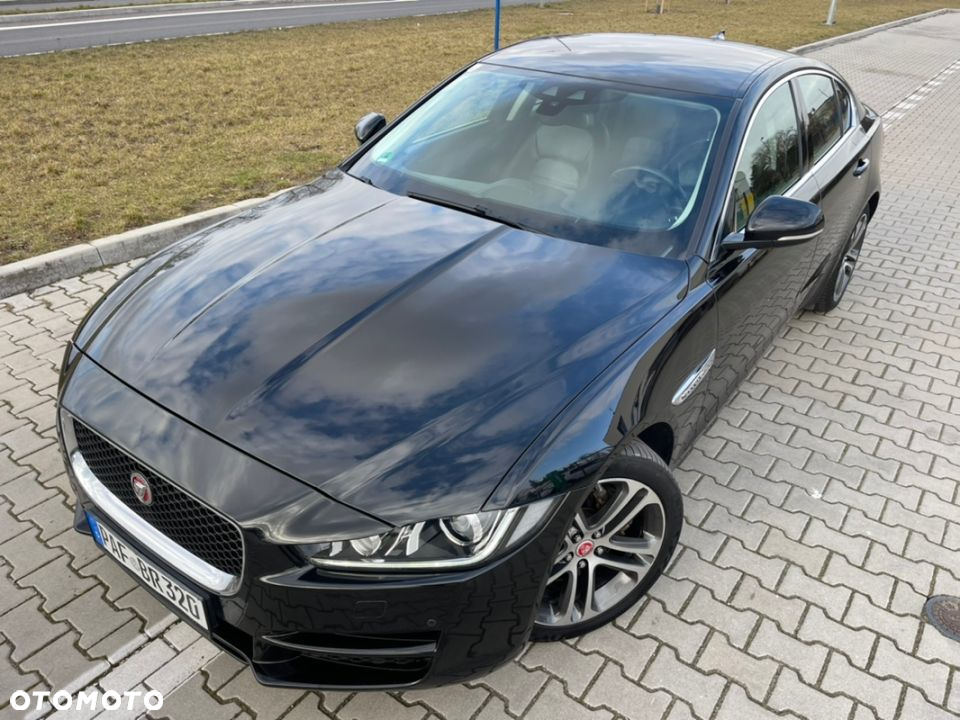 Jaguar XE 2.0 D AWD Prestige - 7