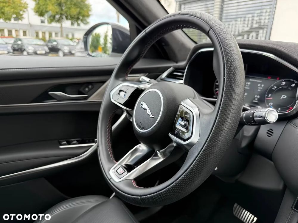Jaguar F-Pace P550 AWD SVR - 19