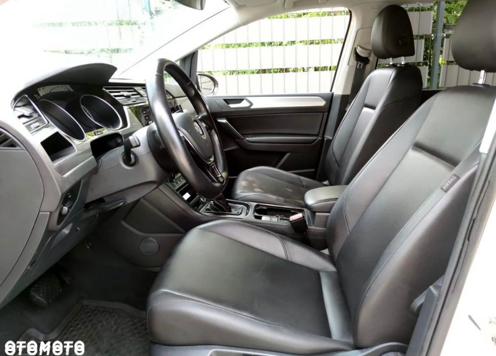 Volkswagen Touran - 14