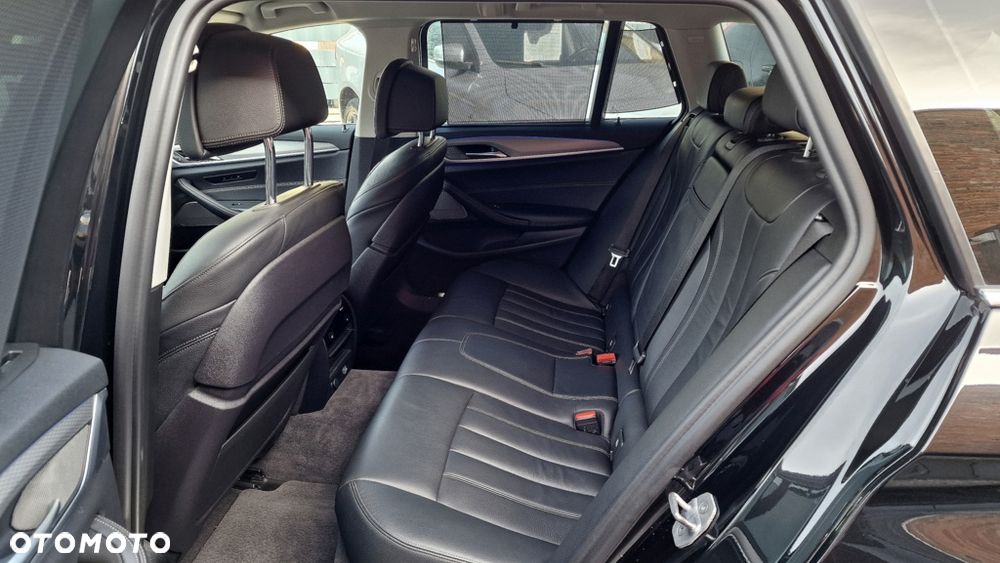 BMW Seria 5 530d Sport Line - 24