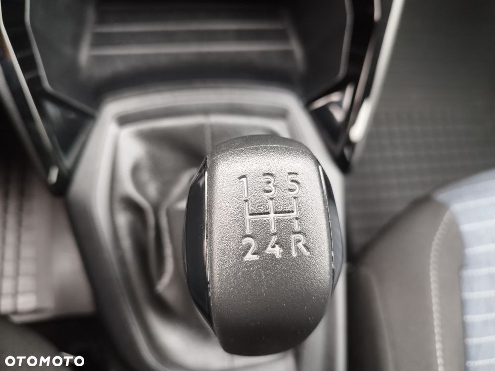Peugeot 208 - 18