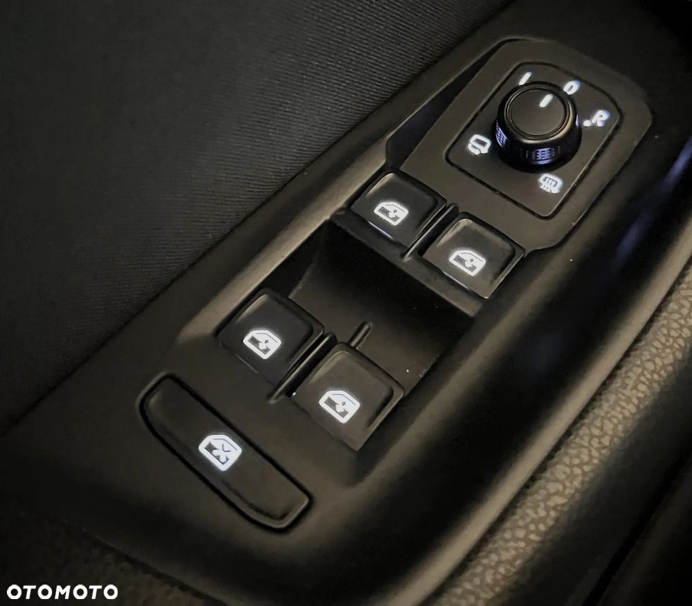 Volkswagen Passat 1.8 TSI BMT Comfortline - 32