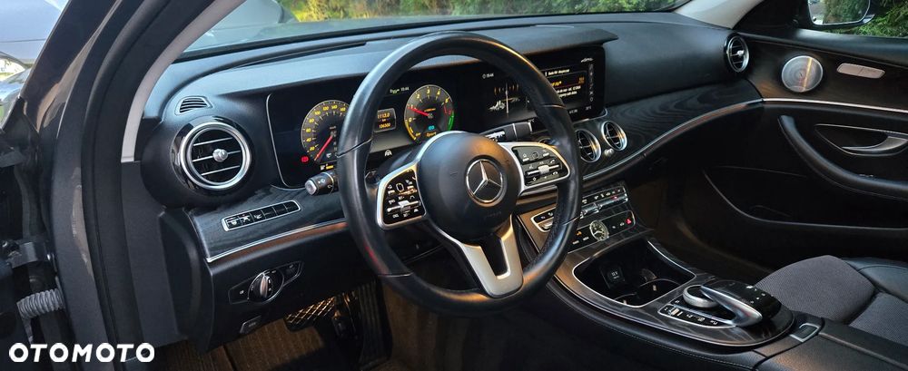 Mercedes-Benz Klasa E 220 d 9G-TRONIC - 24