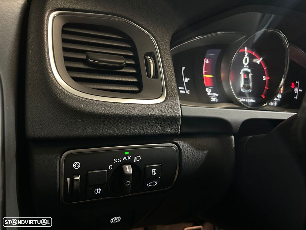 Volvo V60 2.0 D3 R-Design - 40
