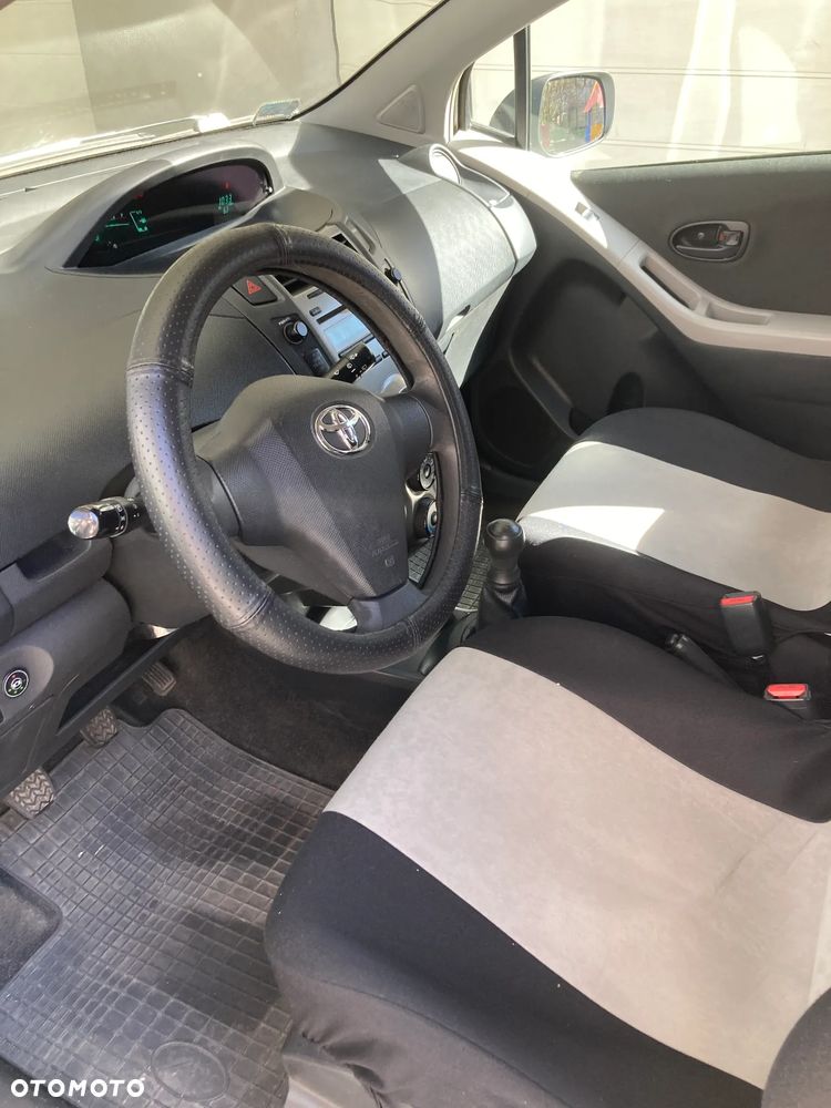 Toyota Yaris - 5