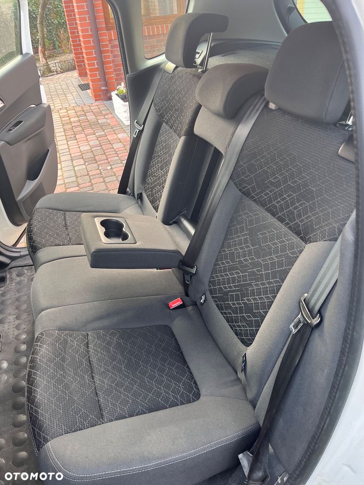 Peugeot 3008 HDi 115 Active - 13