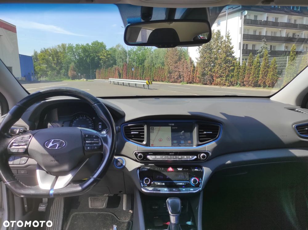 Hyundai IONIQ - 13