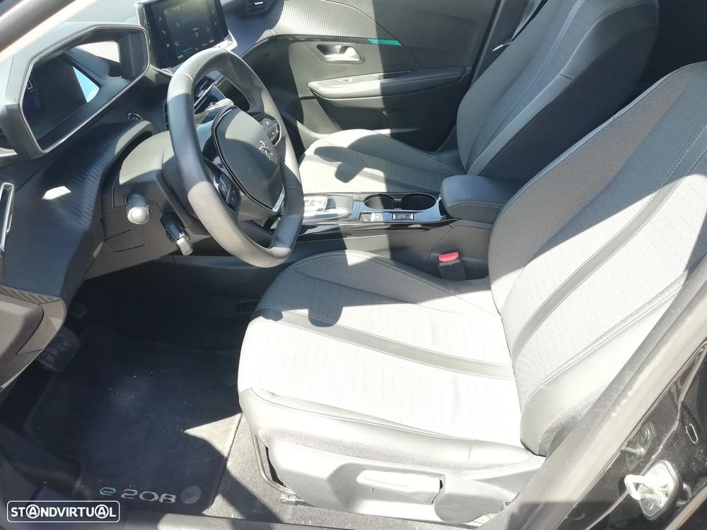 Peugeot e-208 Allure Pack - 11