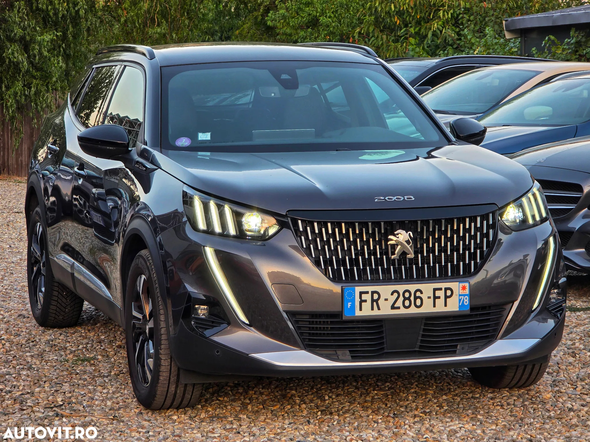 Peugeot 2008 PureTech 130 EAT8 GT - 3