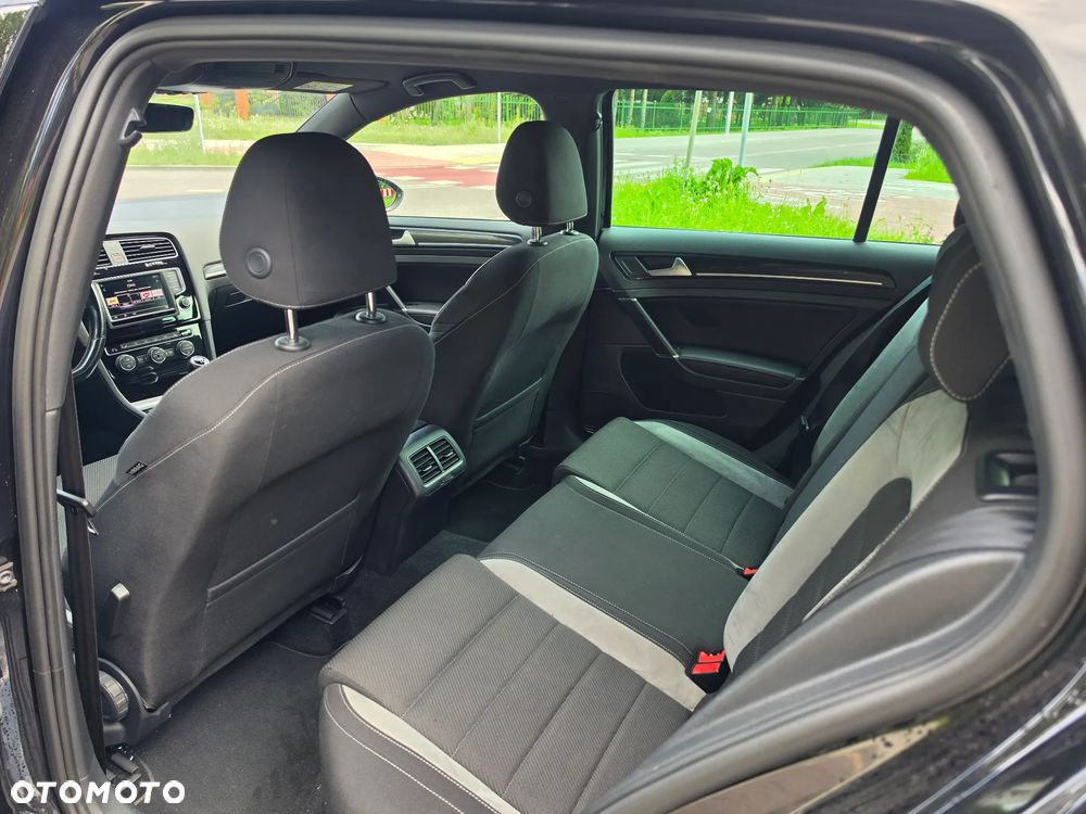 Volkswagen Golf - 26