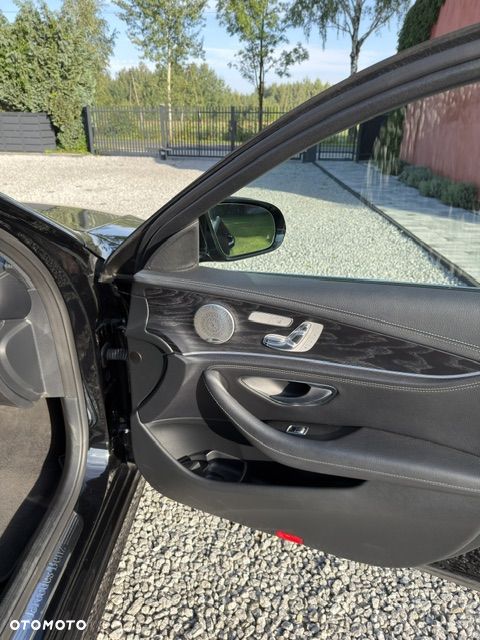 Mercedes-Benz Klasa E 220 d 4-Matic 9G-TRONIC - 25