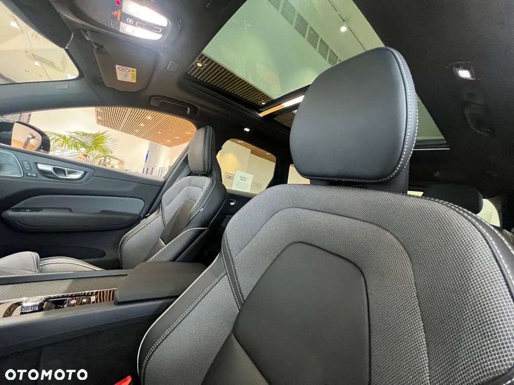 Volvo XC 60 T8 Plug-In Hybrid AWD Ultimate Black Edition - 22