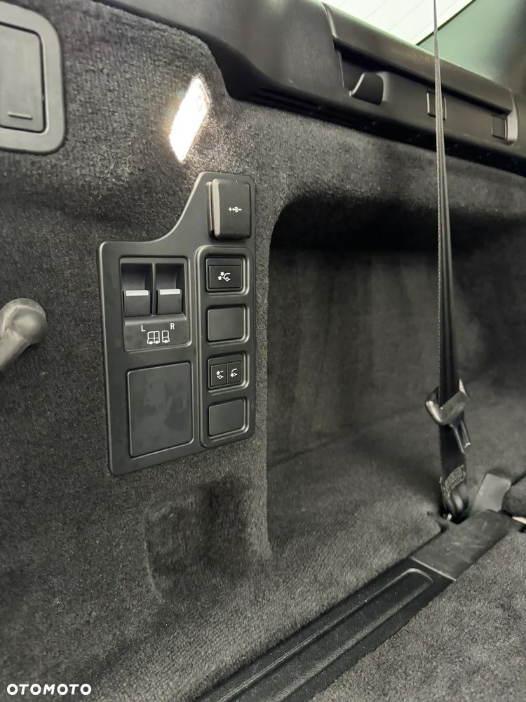 Land Rover Discovery 3.0 D250 mHEV SE - 17