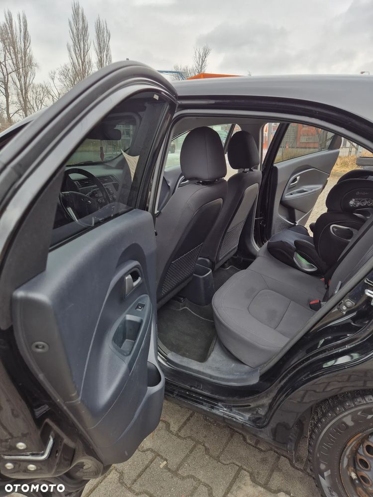 Kia Rio 1.2 Fifa World Cup Edition - 13