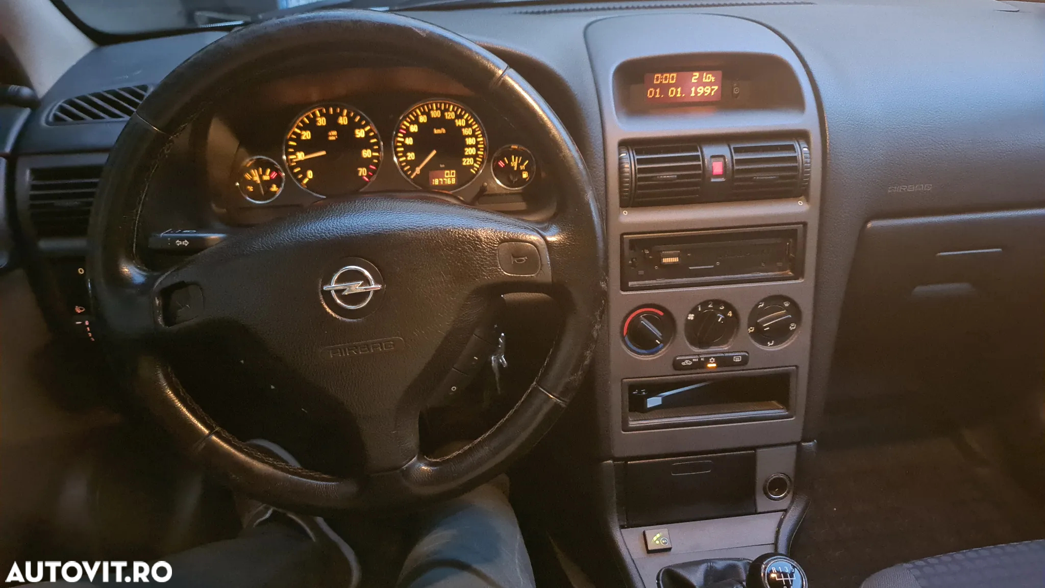 Opel Astra Classic Caravan 1.6i - 20