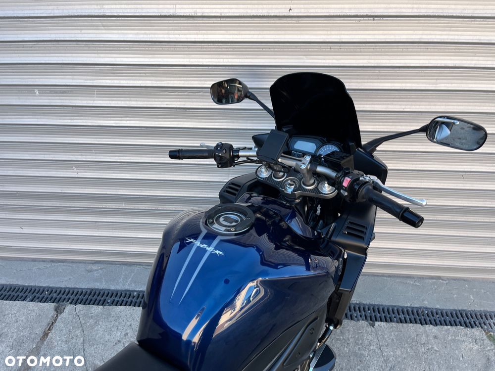 Yamaha FZ - 13