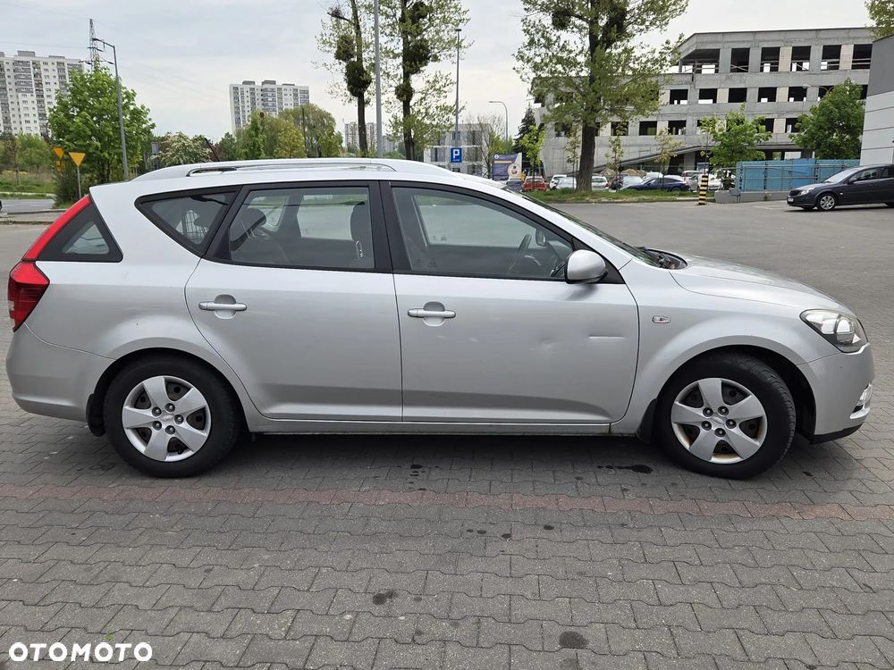 Kia Ceed - 4
