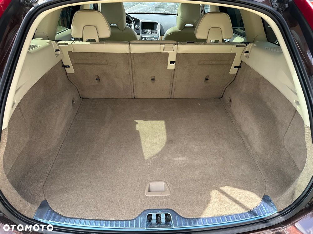 Volvo XC 60 3.2 AWD RDesign - 24