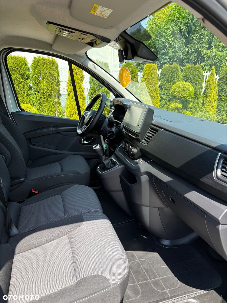 Renault Trafic 2.0 dCi - 11