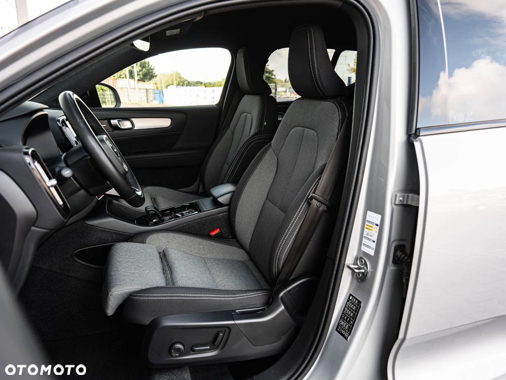 Volvo XC 40 B4 B AWD DKG Plus Dark - 23