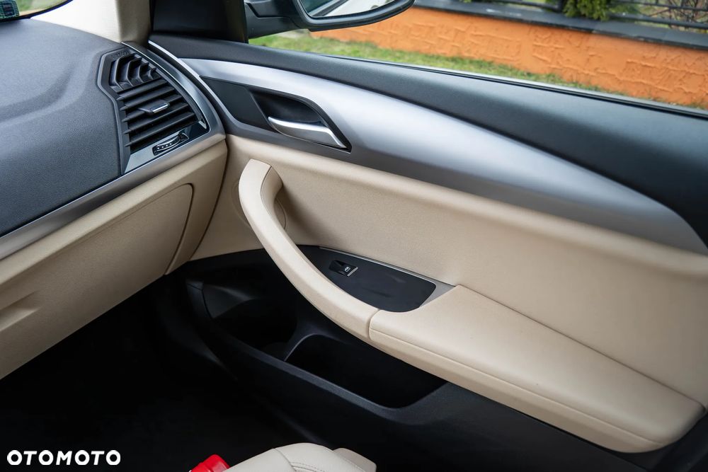 BMW X3 sDrive18d Advantage - 34