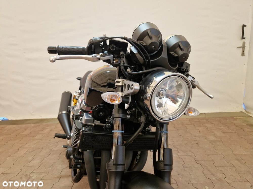 Yamaha XJR - 10