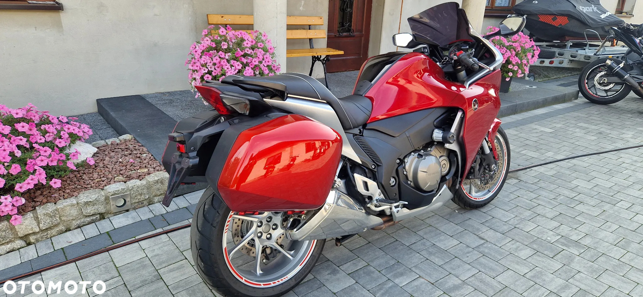 Honda VFR - 12