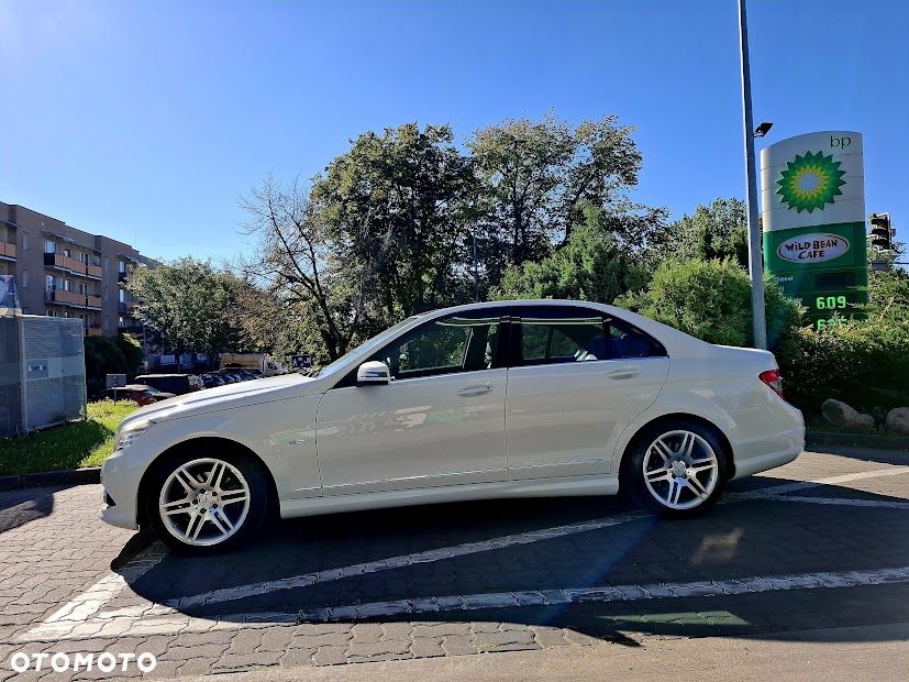 Mercedes-Benz Klasa C 180 CGI Automatik BlueEFFICIENCY Elegance - 8