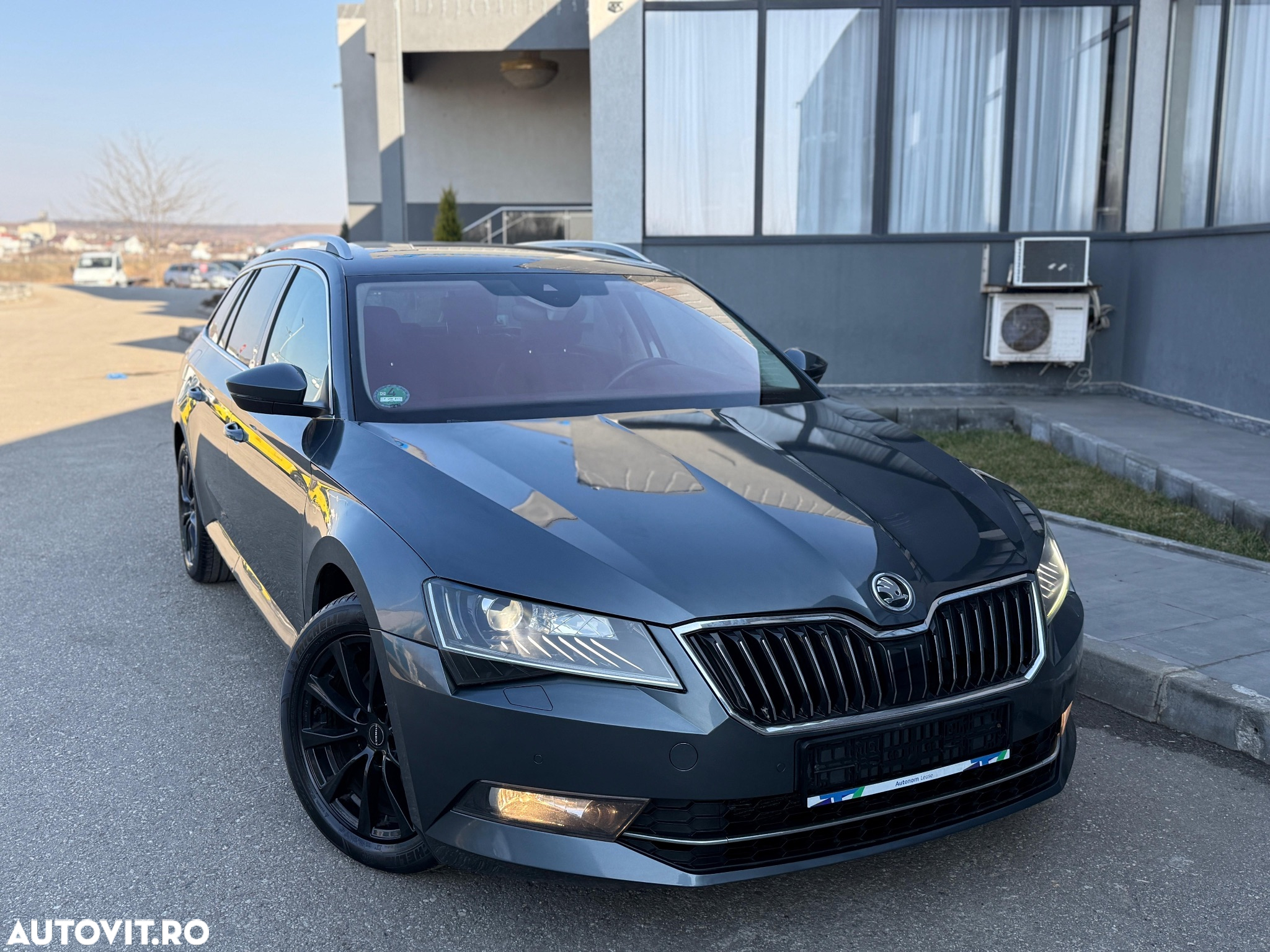 Skoda Superb 2.0 TDI DSG 4X4 Laurin & Klement - 9