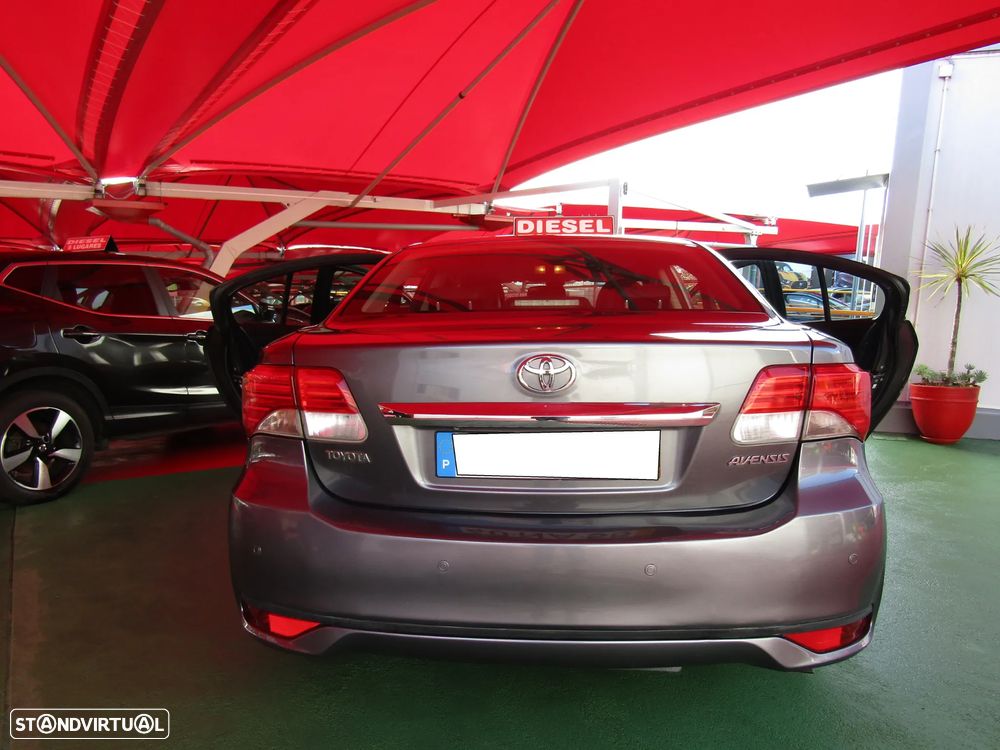 Toyota Avensis SD 2.0 D-4D Exclusive +GPS - 4
