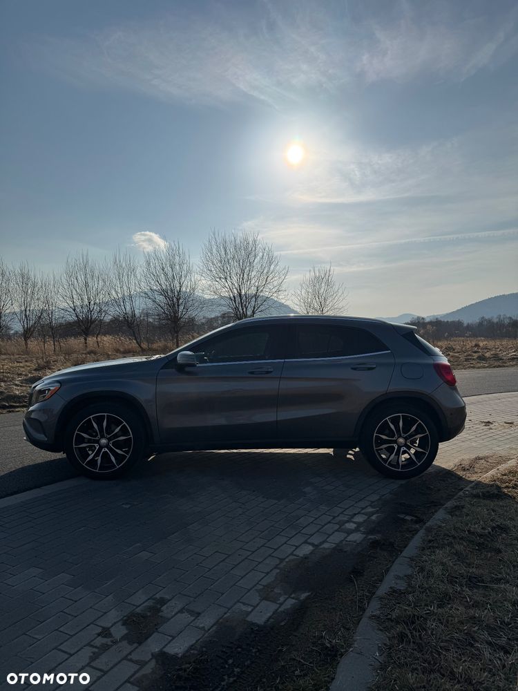 Mercedes-Benz GLA 250 7G-DCT Activity Edition - 12