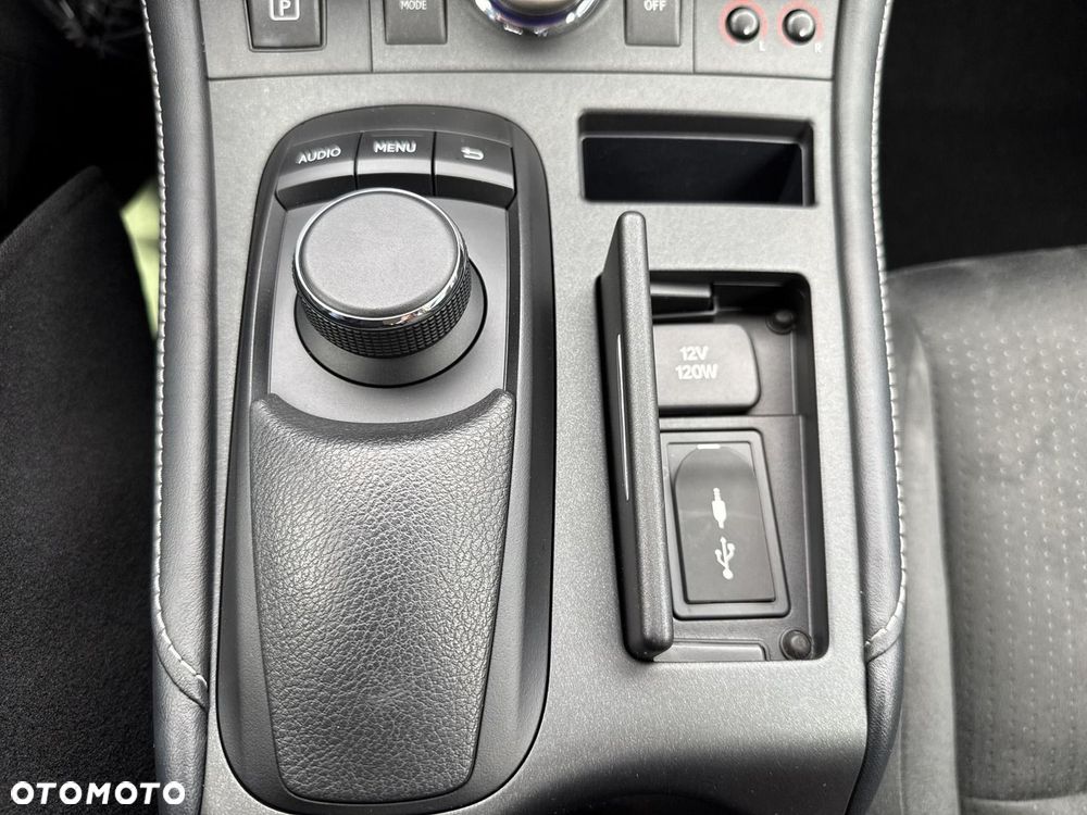 Lexus CT - 17