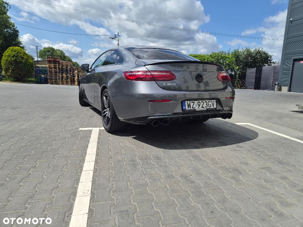 Mercedes-Benz Klasa E 300 9G-TRONIC - 6
