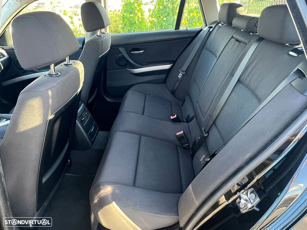 BMW 320 d Dynamic - 11