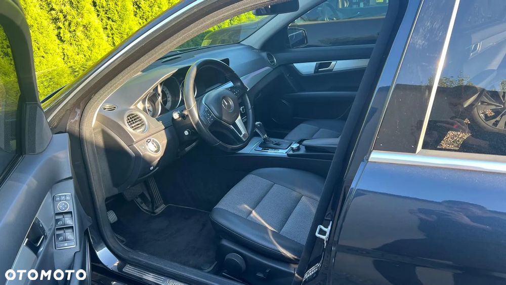 Mercedes-Benz Klasa C 250 CGI BlueEff Avantgarde - 17