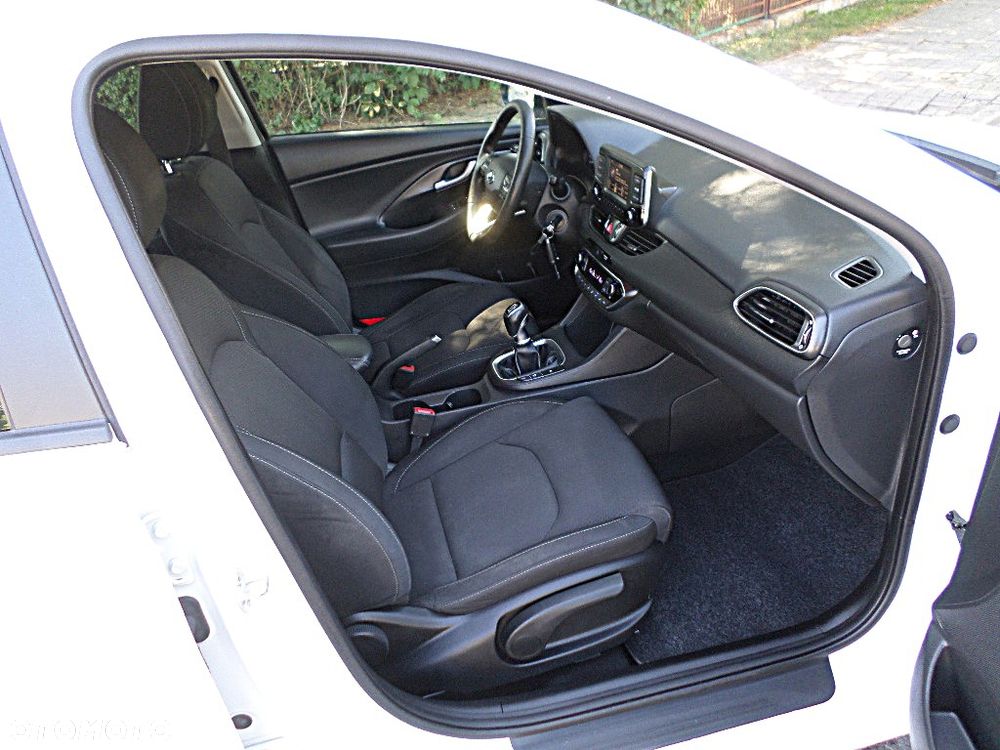 Hyundai i30 blue Kombi 1.4 Style - 21