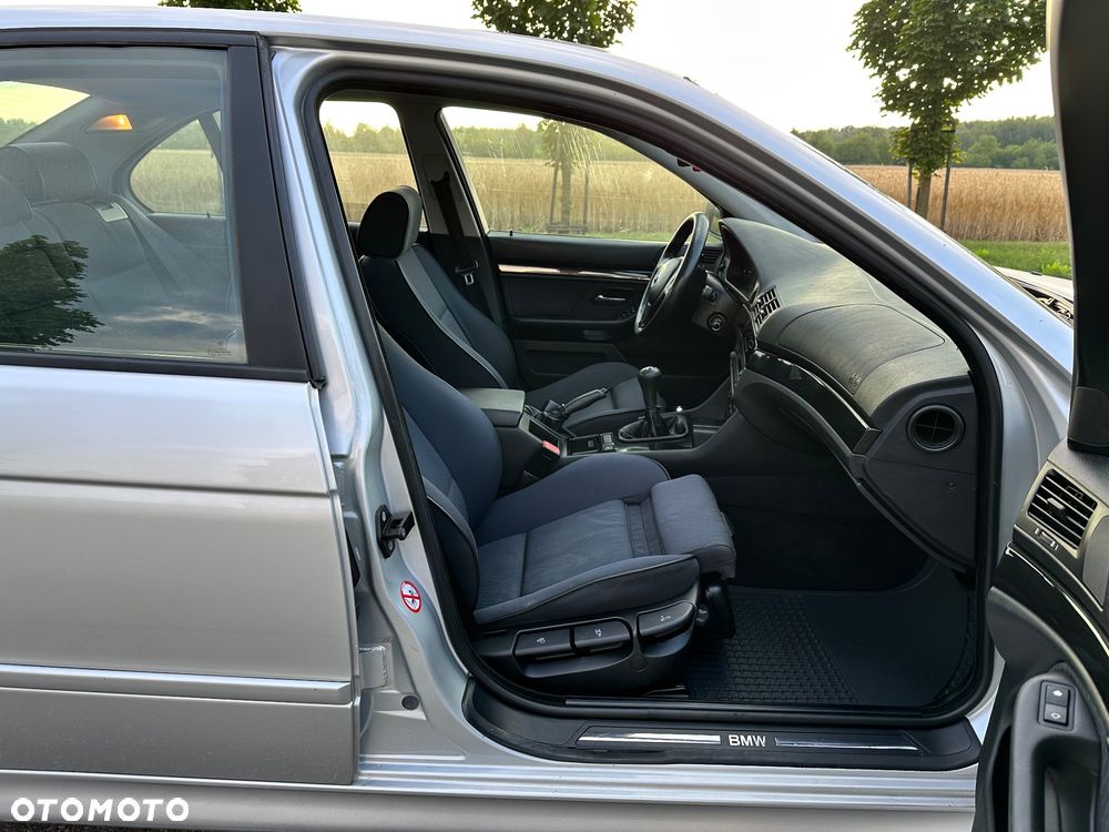 BMW Seria 5 520i - 20