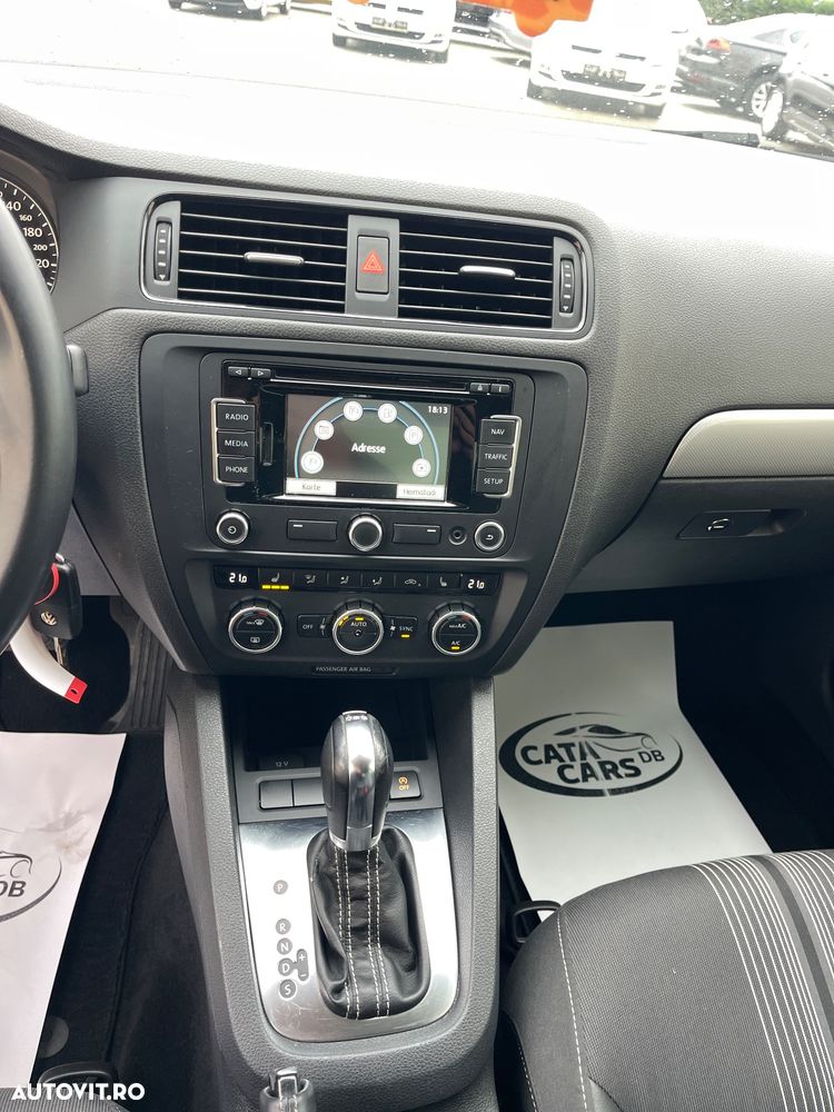Volkswagen Jetta 1.6 TDI DSG Comfortline - 34