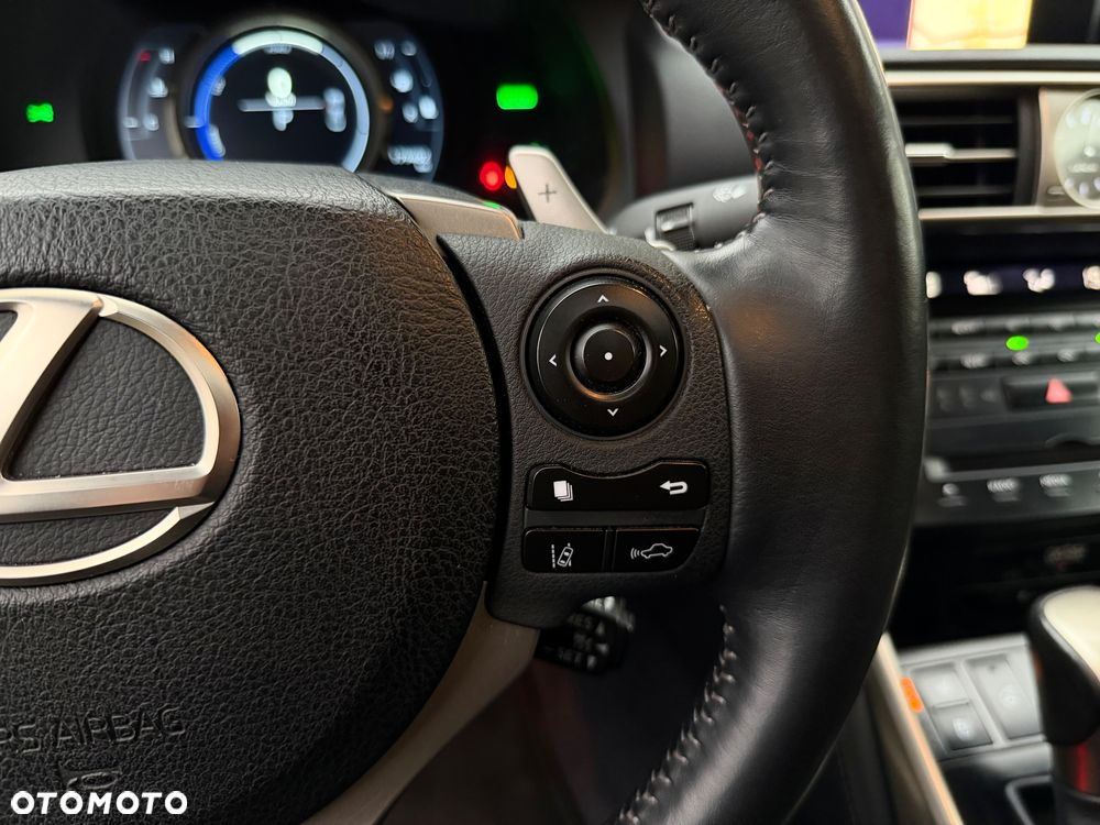 Lexus IS 300h Prestige - 24