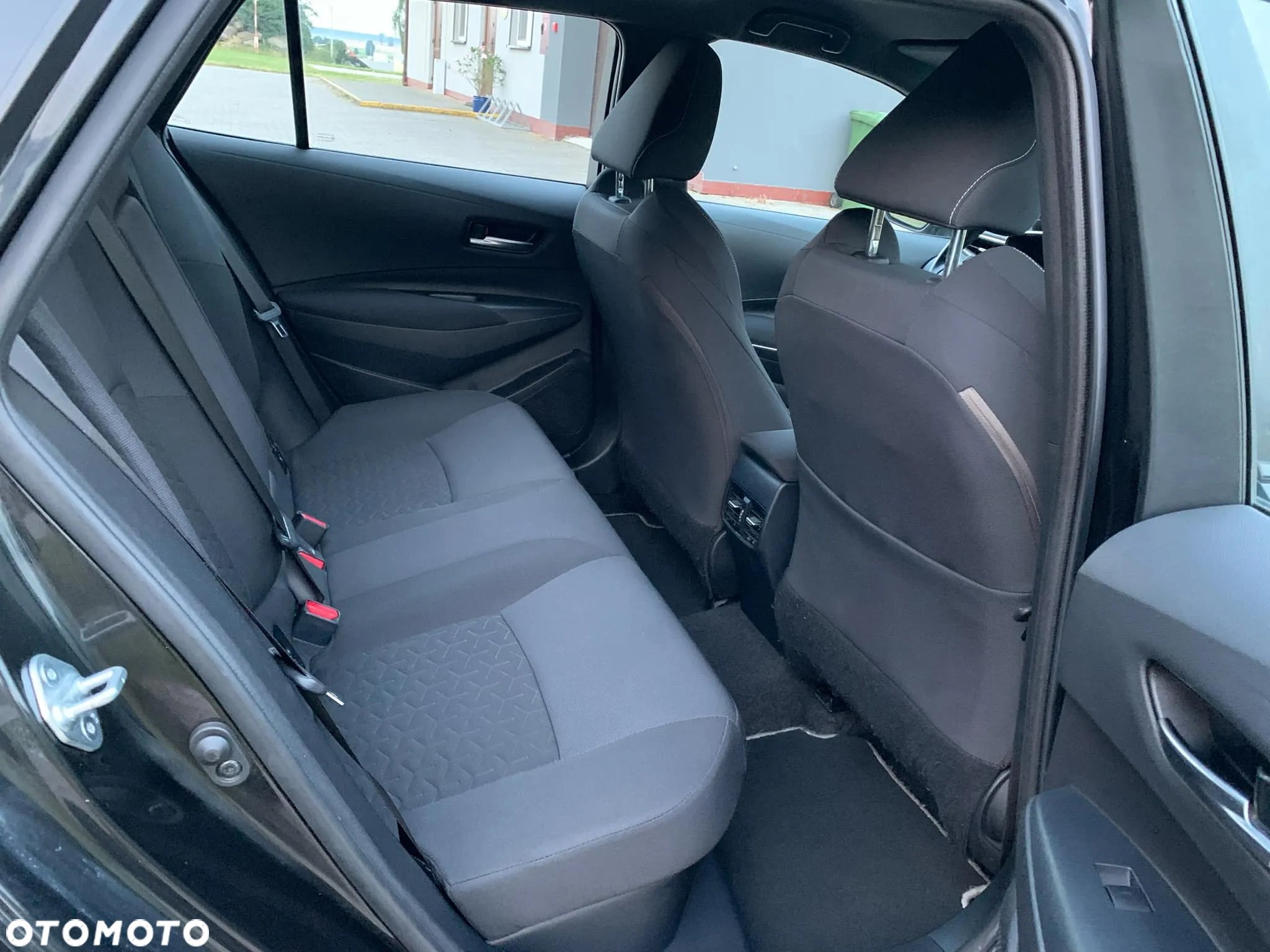 Toyota Corolla 1.8 Hybrid Executive - 16