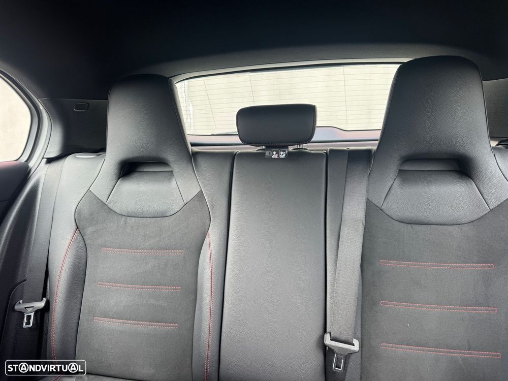 Mercedes-Benz A 180 AMG Line - 11