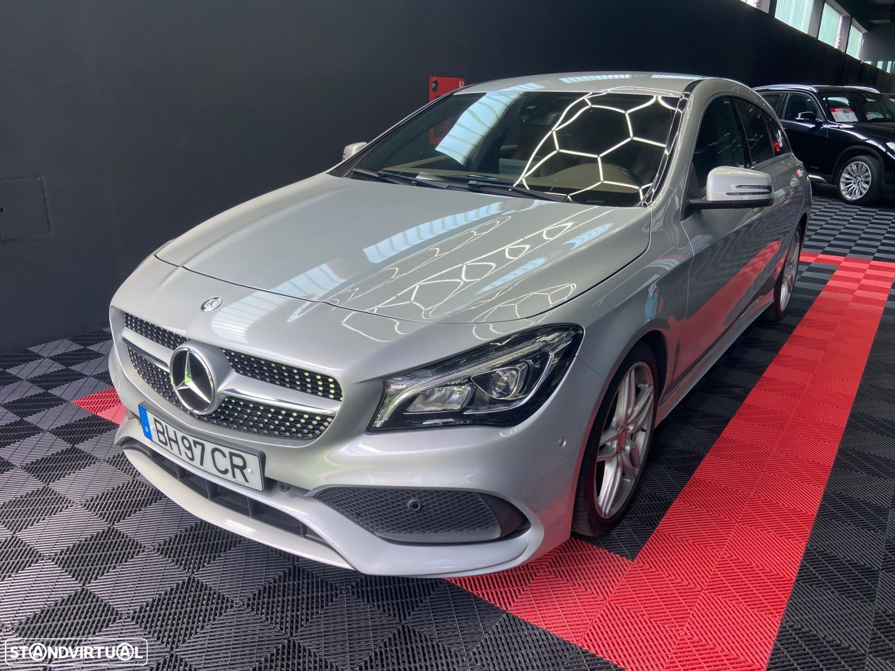 Mercedes-Benz CLA 180 d Shooting Brake AMG Line - 3