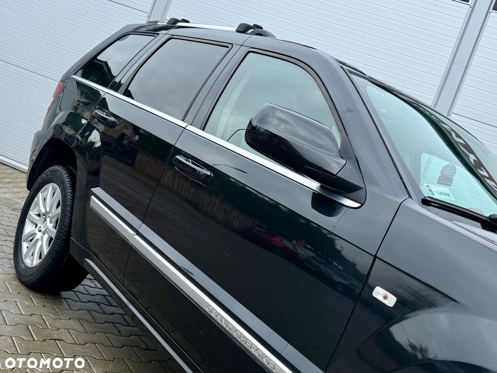 Jeep Grand Cherokee - 24