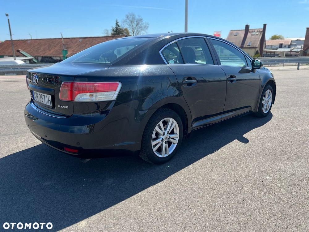Toyota Avensis - 4