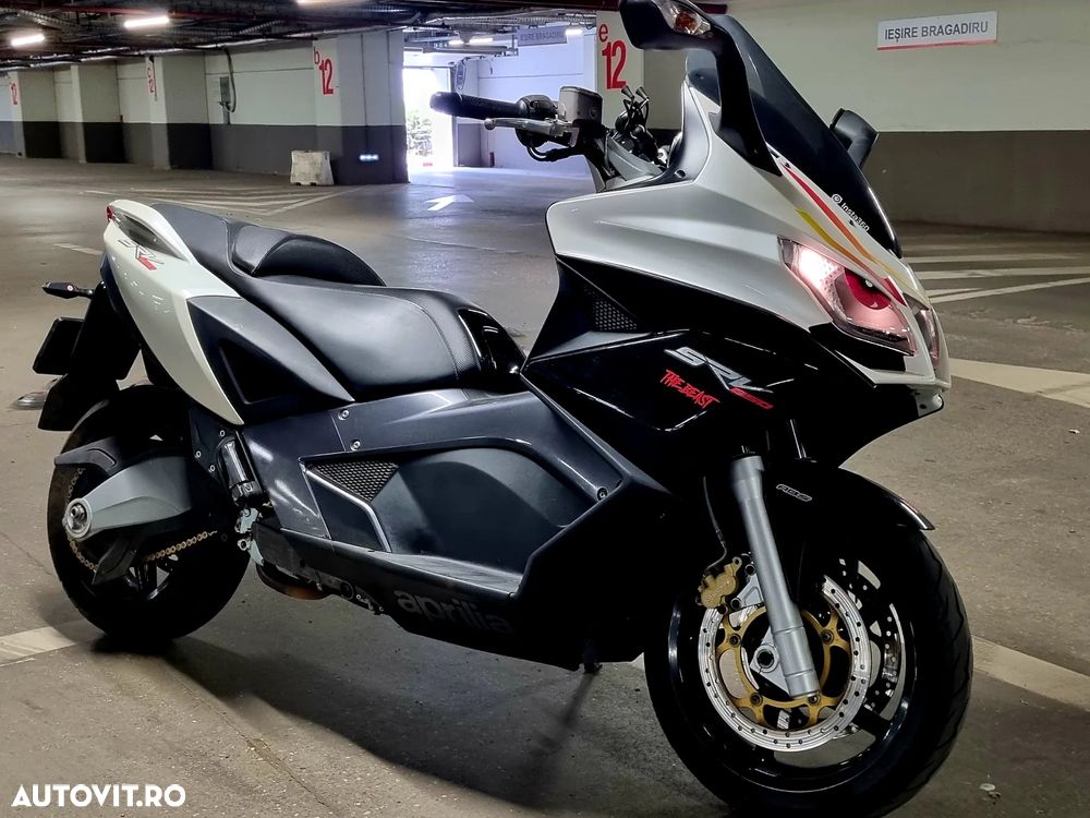 Aprilia SR GT - 4