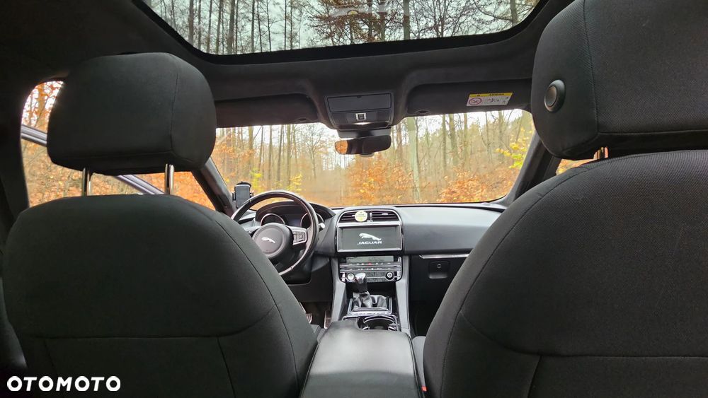 Jaguar F-Pace 2.0 i4D RWD Pure - 22