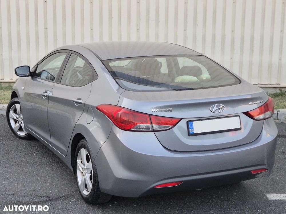 Hyundai Elantra 1.6 MPi - 13