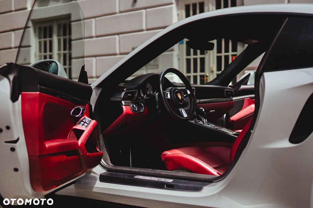 Porsche 911 Turbo S - 34