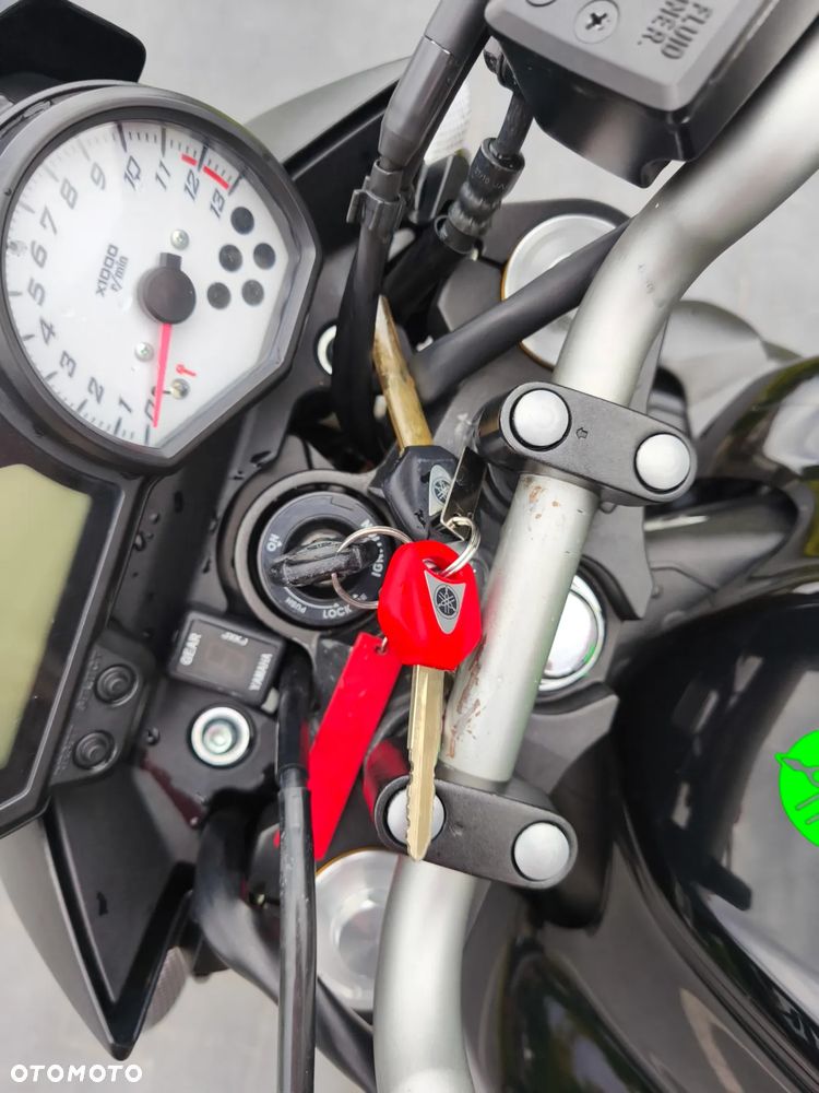 Yamaha FZ - 24