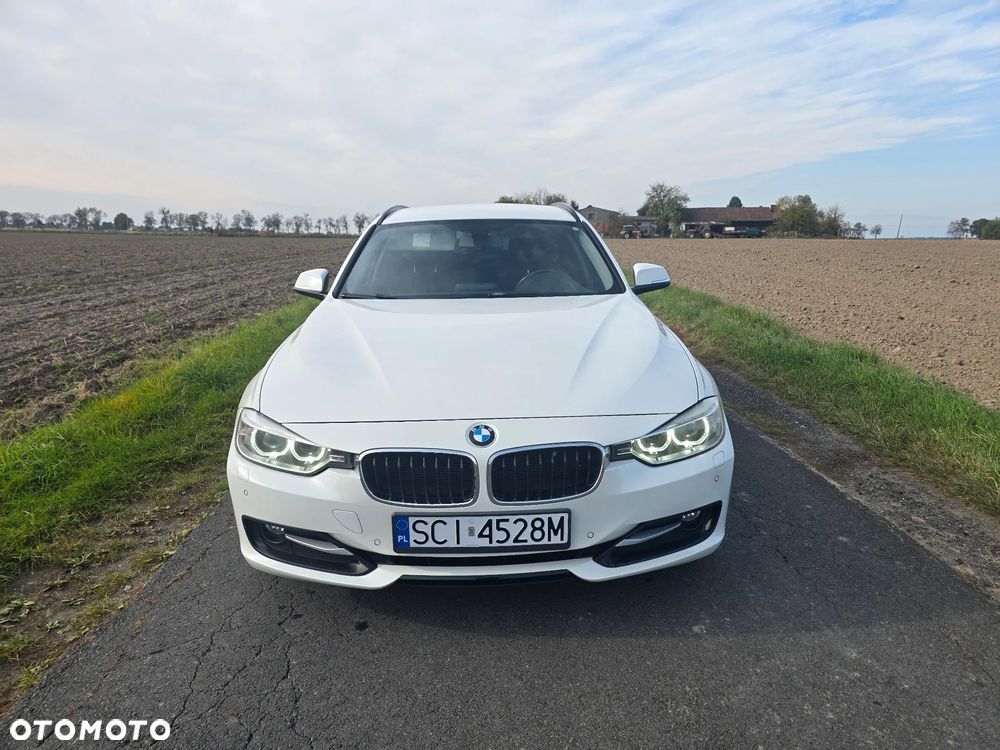 BMW 3 Series 2012 photo 2
